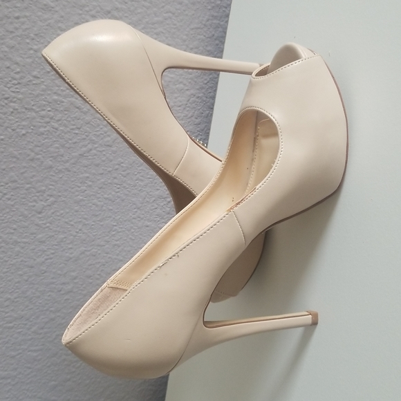 Rock & Republic Heels - Tan - Picture 5 of 5